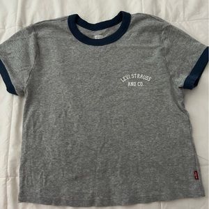 barely worn levi’s baby tee